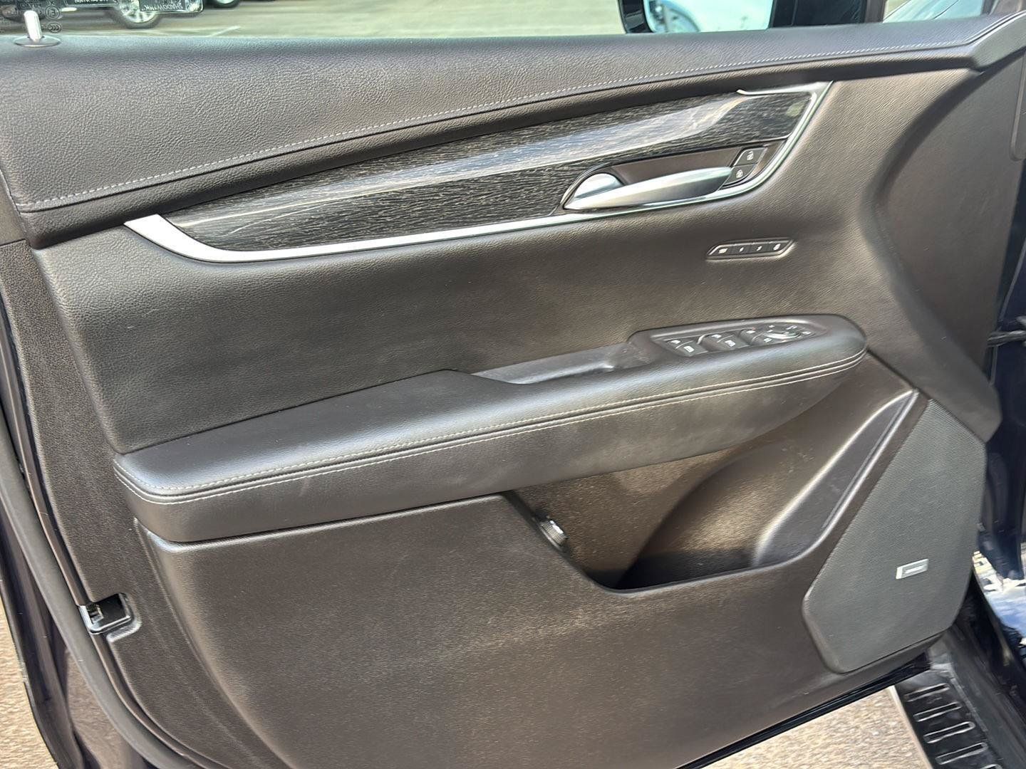 Used 2022 Cadillac XT5 Premium Luxury FWD image 29