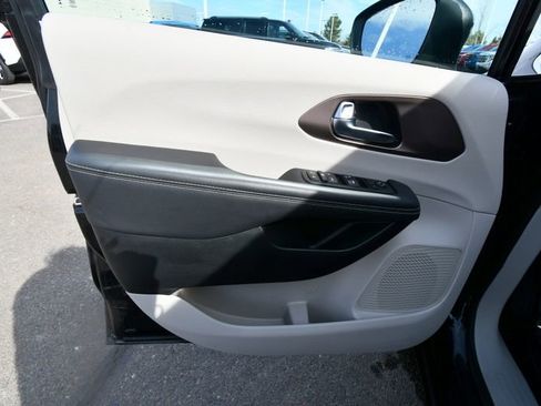 Used 2024 Chrysler Voyager LX FWD image 18