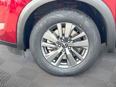 Used 2023 Nissan Pathfinder SV image 9