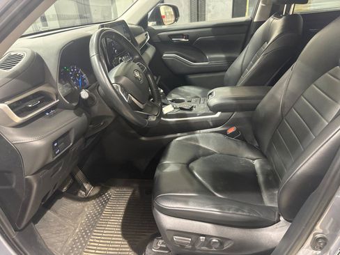 Used 2022 Toyota Highlander XLE FWD image 42