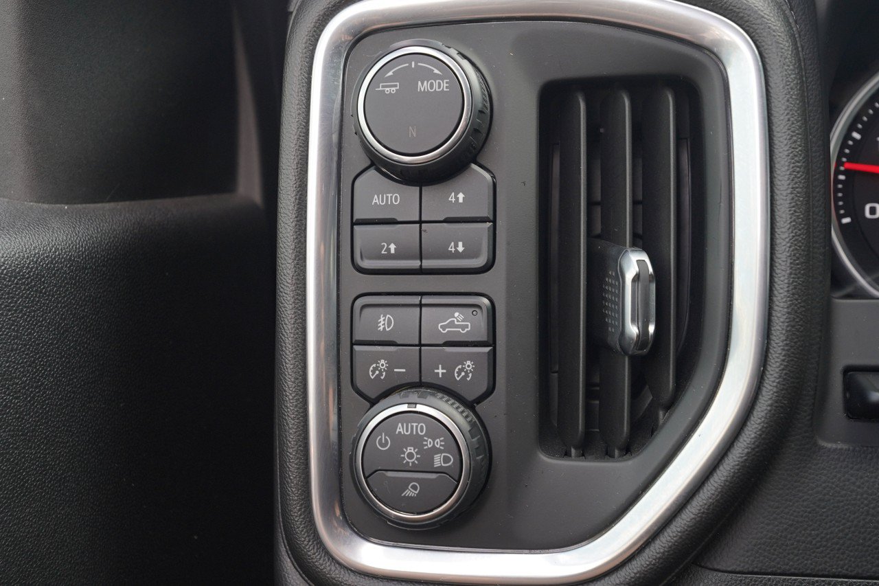 Certified 2020 Chevrolet Silverado 3500 High Country w/ Technology Package AWD/4WD image 16