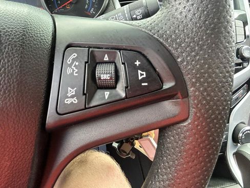 Used 2016 Chevrolet Cruze LT FWD image 19