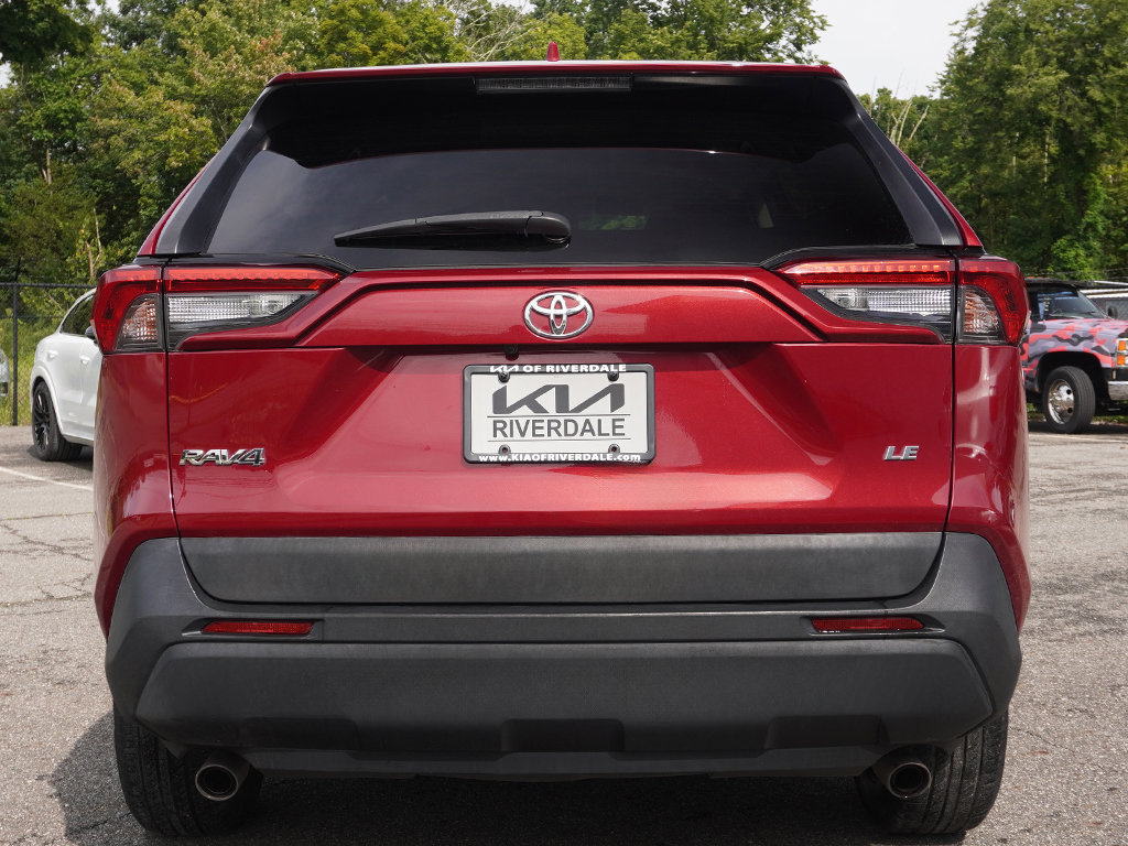 Used 2020 Toyota RAV4 LE FWD image 9