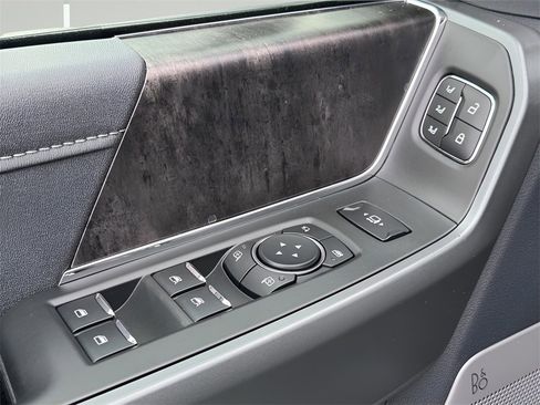 New 2026 Ford F250 Lariat w/ Black Appearance Package image 28