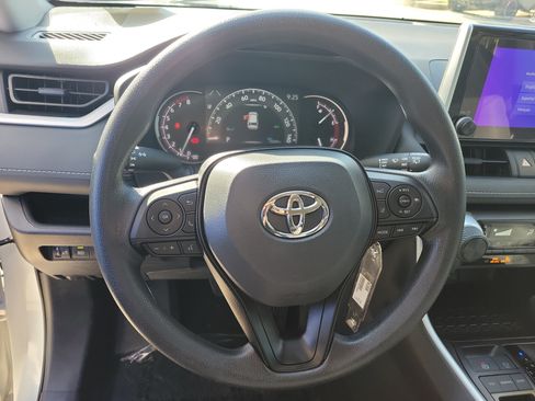 Certified 2025 Toyota RAV4 LE FWD image 24