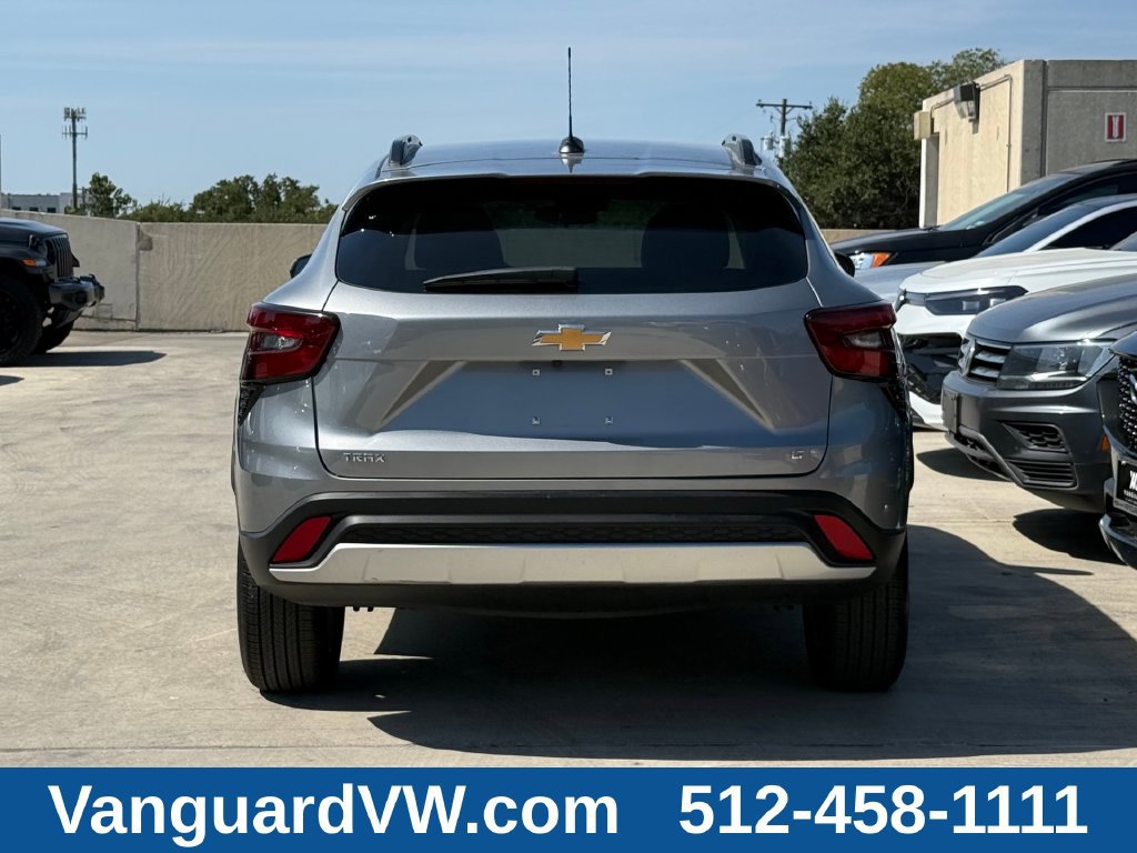 Used 2026 Chevrolet Trax LT FWD image 10