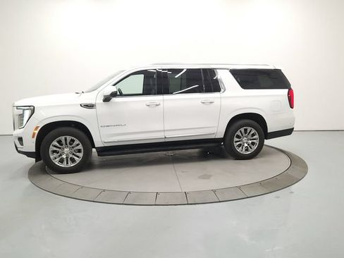 Used 2025 GMC Yukon XL Denali AWD/4WD image 5
