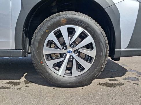 Used 2025 Subaru Outback Premium w/ Popular Package #1A image 10