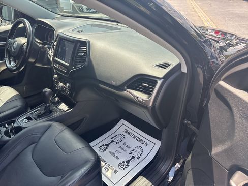 Used 2021 Jeep Cherokee Latitude Lux w/ Comfort/Convenience Group image 17