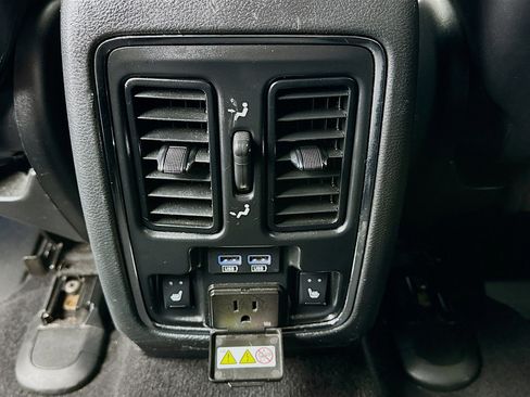 Used 2020 Jeep Grand Cherokee Limited w/ Luxury Group II image 17