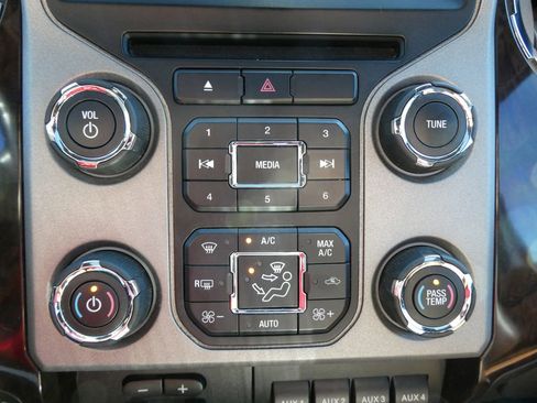 Used 2016 Ford F250 Platinum w/ FX4 Off-Road Package image 32