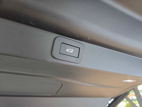 Used 2023 Land Rover Range Rover SE image 18