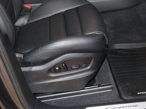 Used 2024 Porsche Cayenne image 69