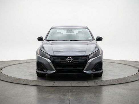 Used 2025 Nissan Altima 2.5 SV image 2