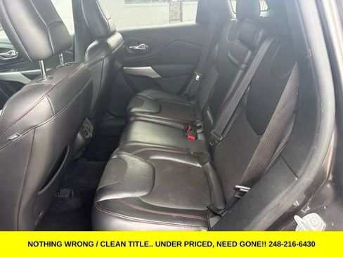Used 2017 Jeep Cherokee Trailhawk w/ Cold Weather Group AWD/4WD image 11