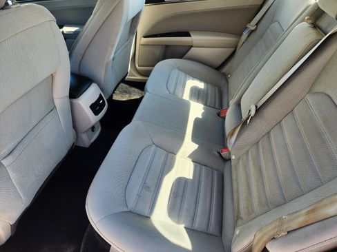 Used 2018 Ford Fusion SE FWD image 8