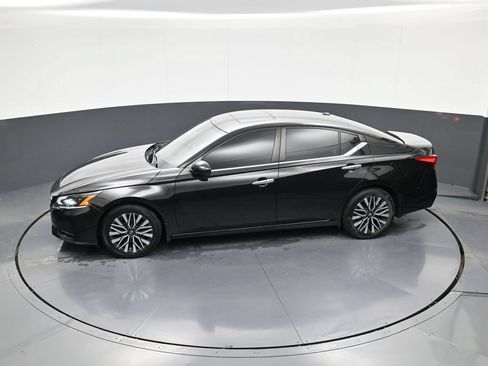 Used 2023 Nissan Altima 2.5 SV w/ SV Premium Package FWD image 27