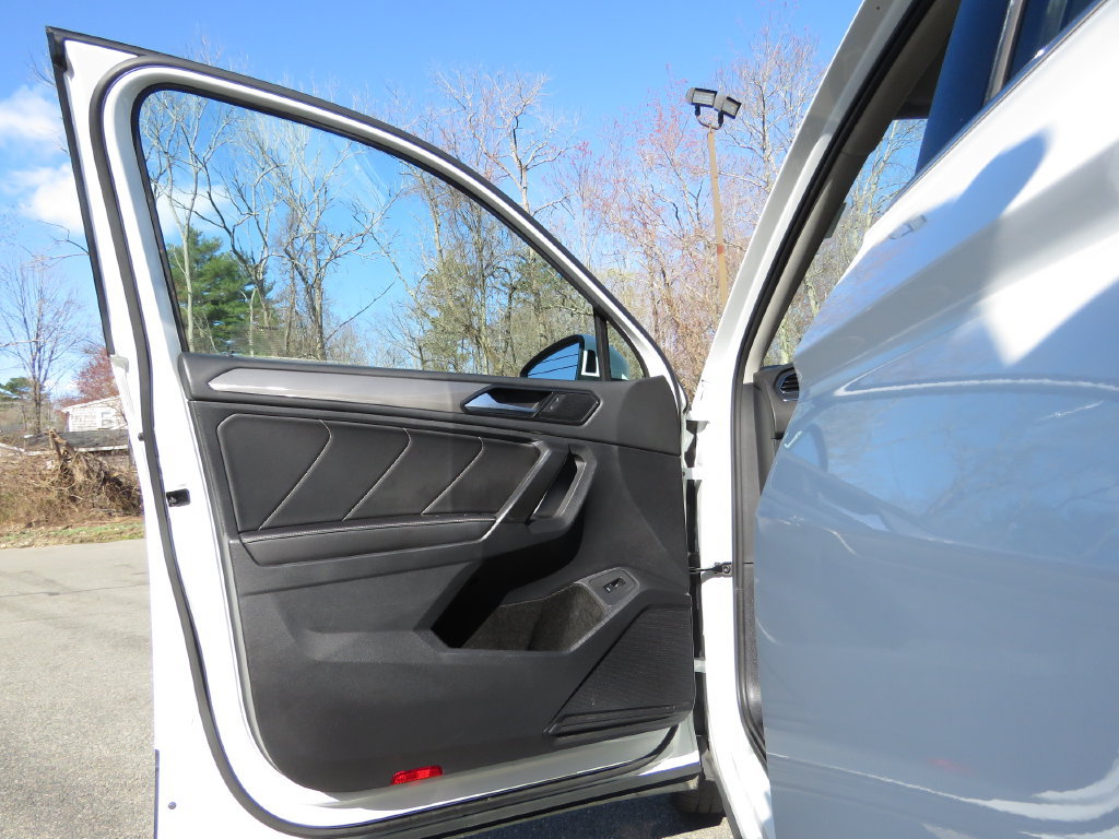 Used 2022 Volkswagen Tiguan SE AWD/4WD image 9