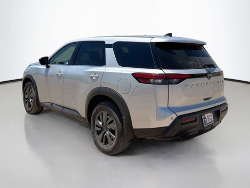 Used 2024 Nissan Pathfinder S FWD image 5