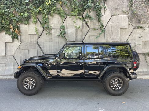 Used 2024 Jeep Wrangler Unlimited Rubicon 392 AWD/4WD image 2