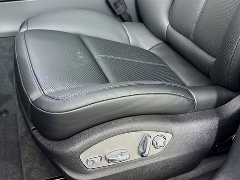 New 2026 Porsche Macan image 13