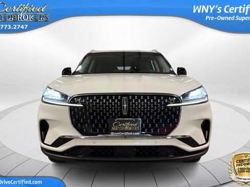 Used 2025 Lincoln Aviator AWD w/ Premium & Luxury Pkg image 2
