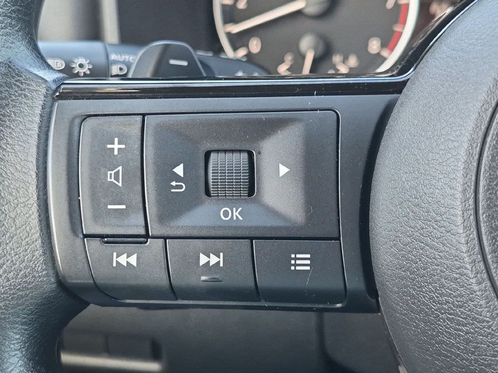 Used 2023 Nissan Rogue SV AWD/4WD image 14