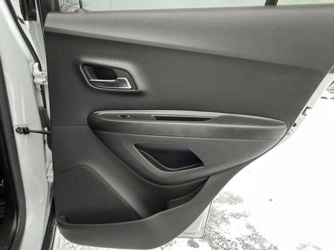 Certified 2022 Chevrolet Trax LS w/ Tint and Cruise Package image 19