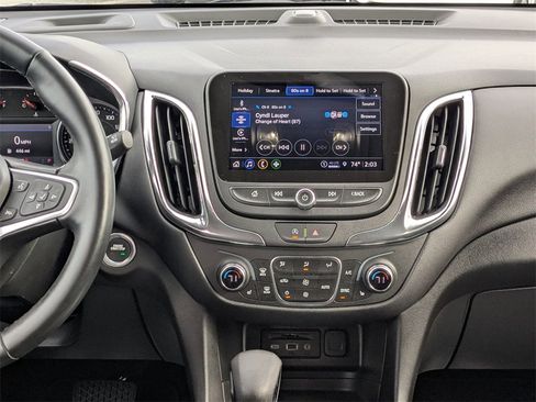 Used 2023 Chevrolet Equinox LT image 17