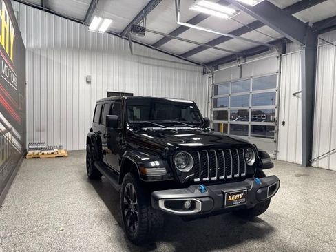 Used 2022 Jeep Wrangler Unlimited Sahara AWD/4WD image 29