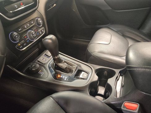 Used 2019 Jeep Cherokee Limited AWD/4WD image 26