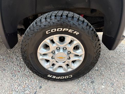 Used 2024 Chevrolet Silverado 2500 LT AWD/4WD image 10