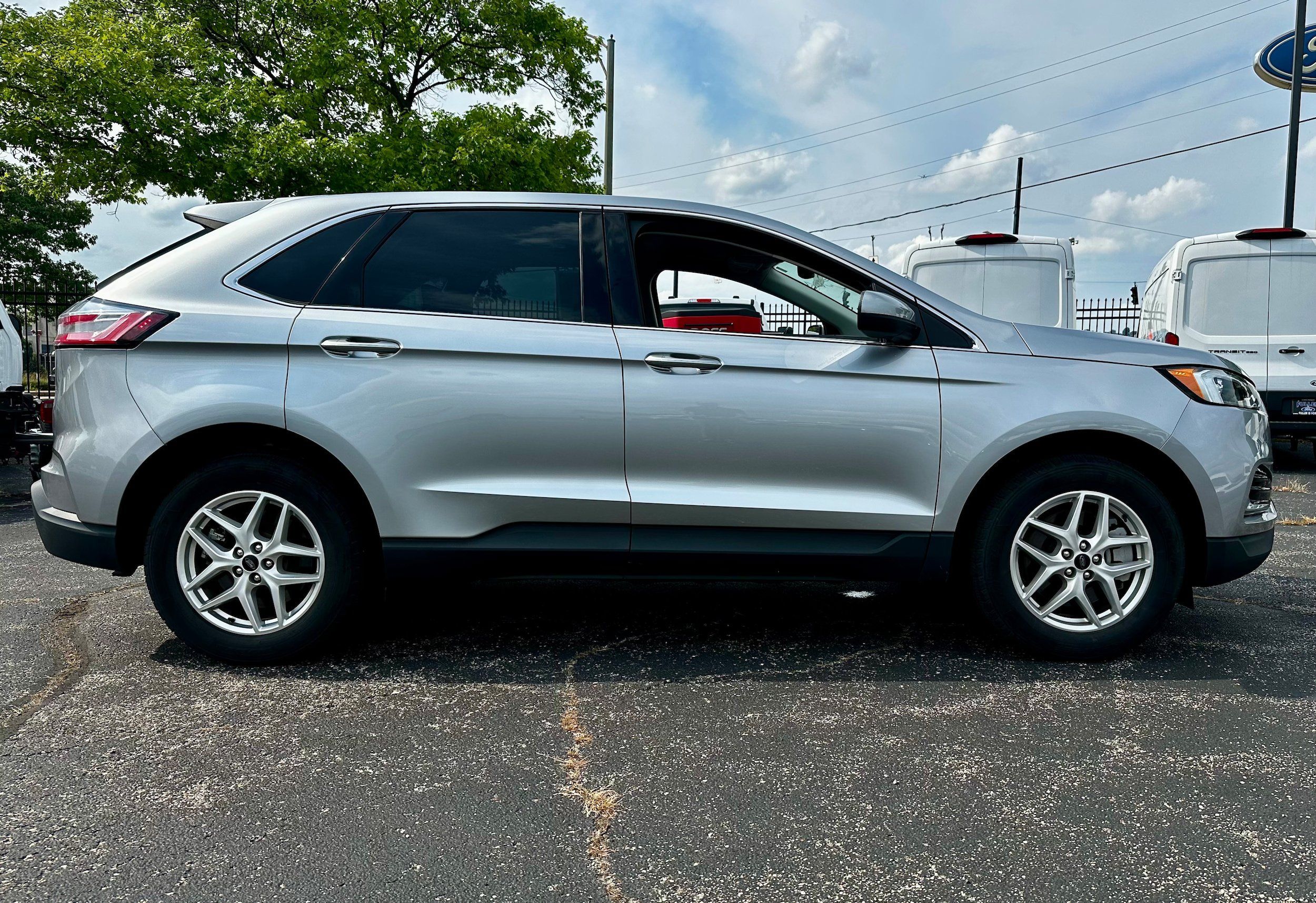Used 2024 Ford Edge SEL AWD/4WD image 3