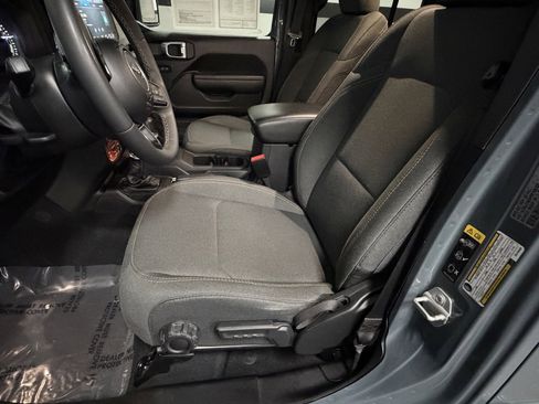 Used 2024 Jeep Wrangler Unlimited image 23