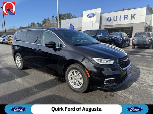 Used 2024 Chrysler Pacifica Touring-L FWD image 1