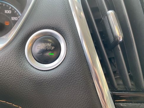 Used 2020 Chevrolet Traverse LT image 10