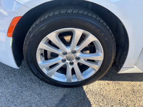 Used 2015 Chrysler 200 Limited w/ Convenience Group image 25