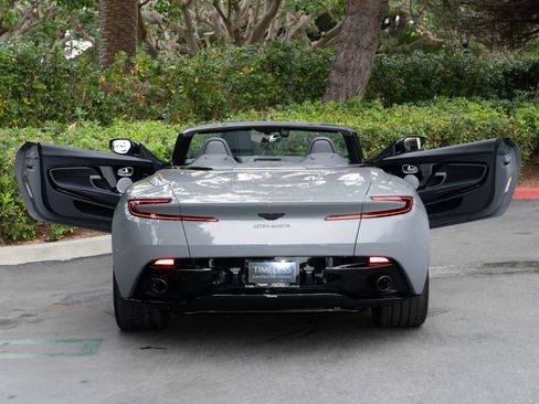 Used 2022 Aston Martin DB11 Volante RWD image 8