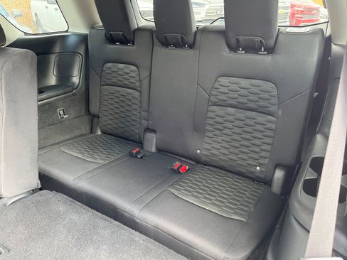 Used 2022 Nissan Pathfinder SV image 13