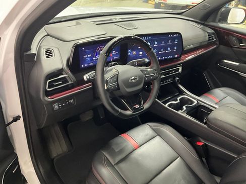 Used 2024 Chevrolet Traverse RS image 11