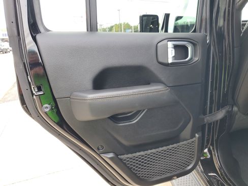 Used 2022 Jeep Gladiator Overland image 22