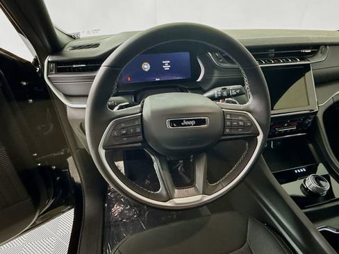 New 2025 Jeep Grand Cherokee Laredo w/ Luxury Tech Group I image 11