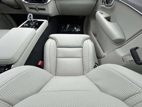 New 2026 Volvo XC90 B6 Ultra image 15