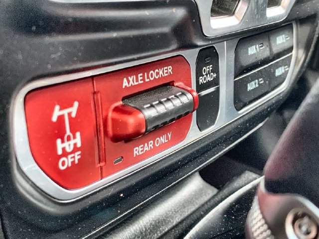 Used 2024 Jeep Gladiator Mojave w/ Safety Group AWD/4WD image 29