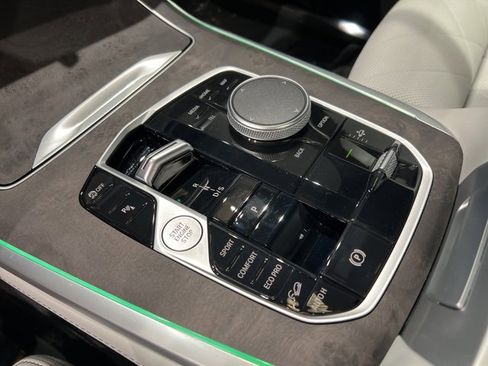 Used 2023 BMW X7 xDrive40i w/ Premium Package image 23