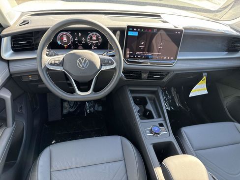 New 2026 Volkswagen Tiguan SE FWD image 8