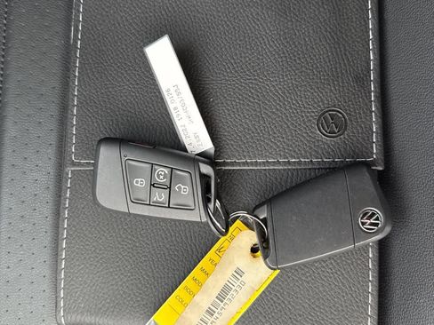 Used 2022 Volkswagen Tiguan SE image 17