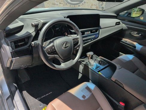 Certified 2025 Lexus ES 350 w/ Premium Package FWD image 8