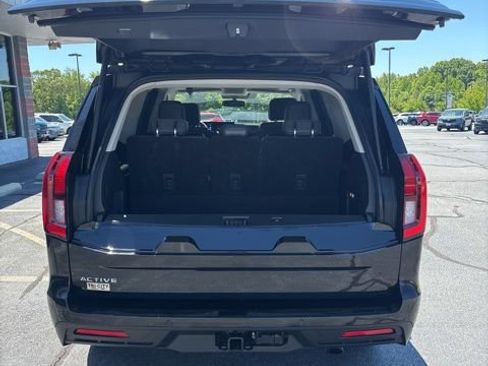 Used 2025 Ford Expedition Active AWD/4WD image 8