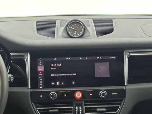 Certified 2023 Porsche Macan S AWD/4WD image 18